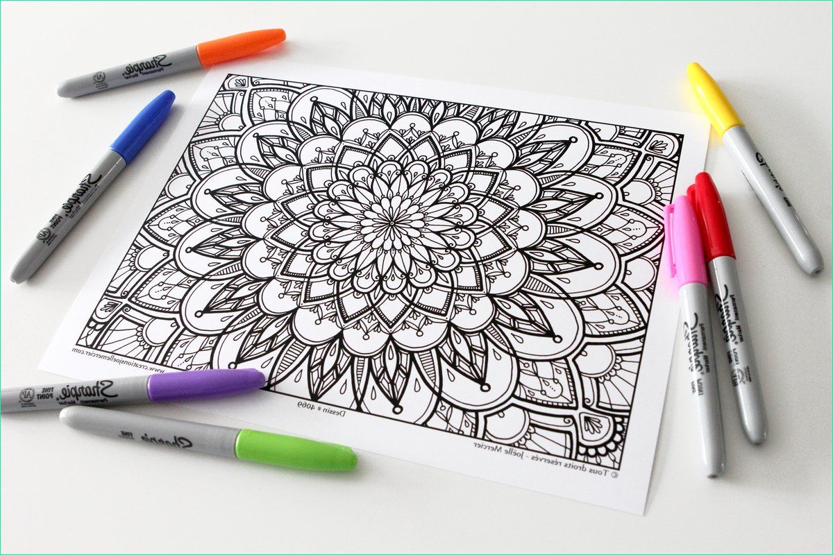 dessin 4069 mandala a colorier imprime sur carton fleur